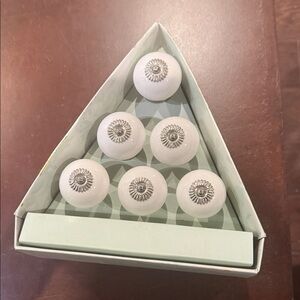 Decorative White Knob Set